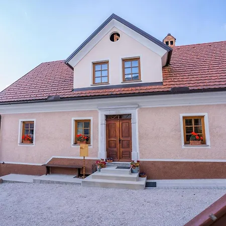 Notranjska Hisa - Traditional Country House, Close To The World Attraction Cerknica Počitniška hiša