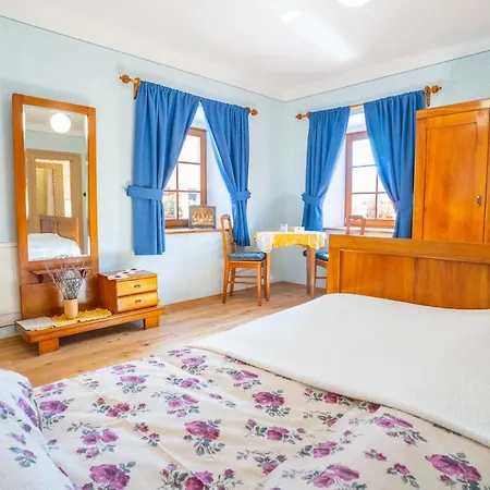 Notranjska Hisa - Traditional Country House, Close To The World Attraction Cerknica Begunje pri Cerknici