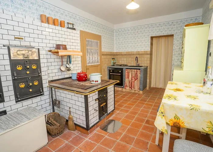 Σπίτι διακοπών Notranjska Hisa - Traditional Country House, Close To The World Attraction Cerknica *