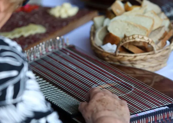 Notranjska Hisa - Traditional Country House, Close To The World Attraction Cerknica *