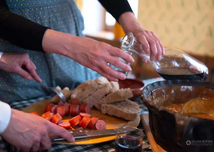 Notranjska Hisa - Traditional Country House, Close To The World Attraction Cerknica