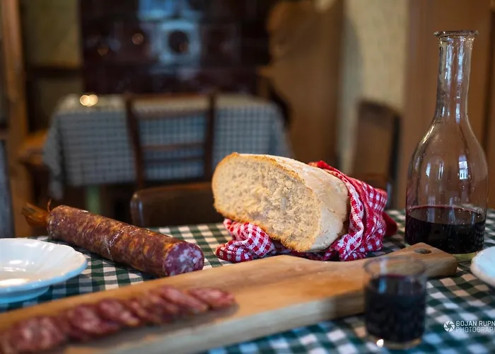 בית נופש Notranjska Hisa - Traditional Country House, Close To The World Attraction Cerknica