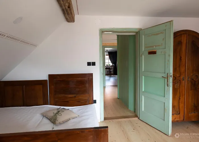 Notranjska Hisa - Traditional Country House, Close To The World Attraction Cerknica בית נופש Begunje pri Cerknici